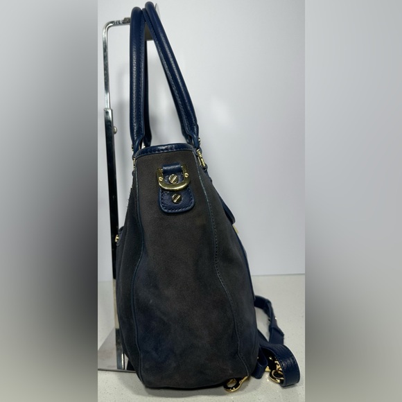 Tory Burch Suede Shoulder Bag with adjustable crossbody strap - Picture 4 of 6